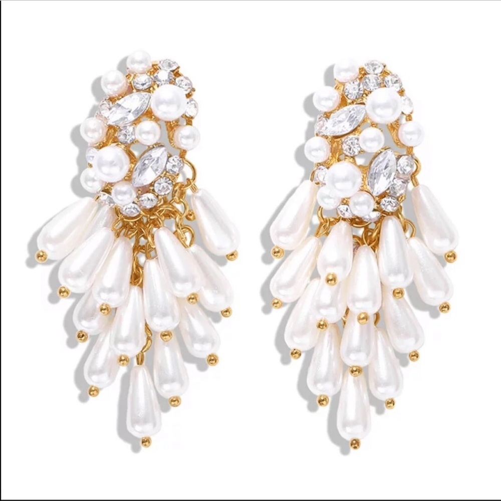 Zara Bunched Pearl Earrings